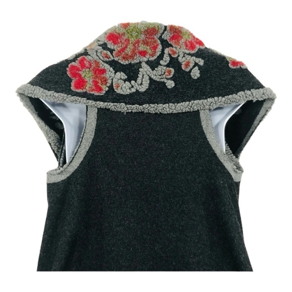 Floral Shawl Collar Sleeveless
Vest Gray Red Sherpa Trim embroidered open front - Picture 6 of 16